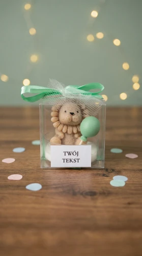 WS10266 lewek brazowy wstazka zielona balon zielony.webp
