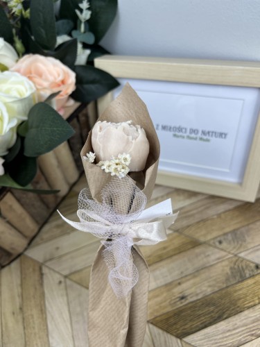 Piwonia w papierze kraft podziekowania dla gosci Marta Hand Made (16).JPG