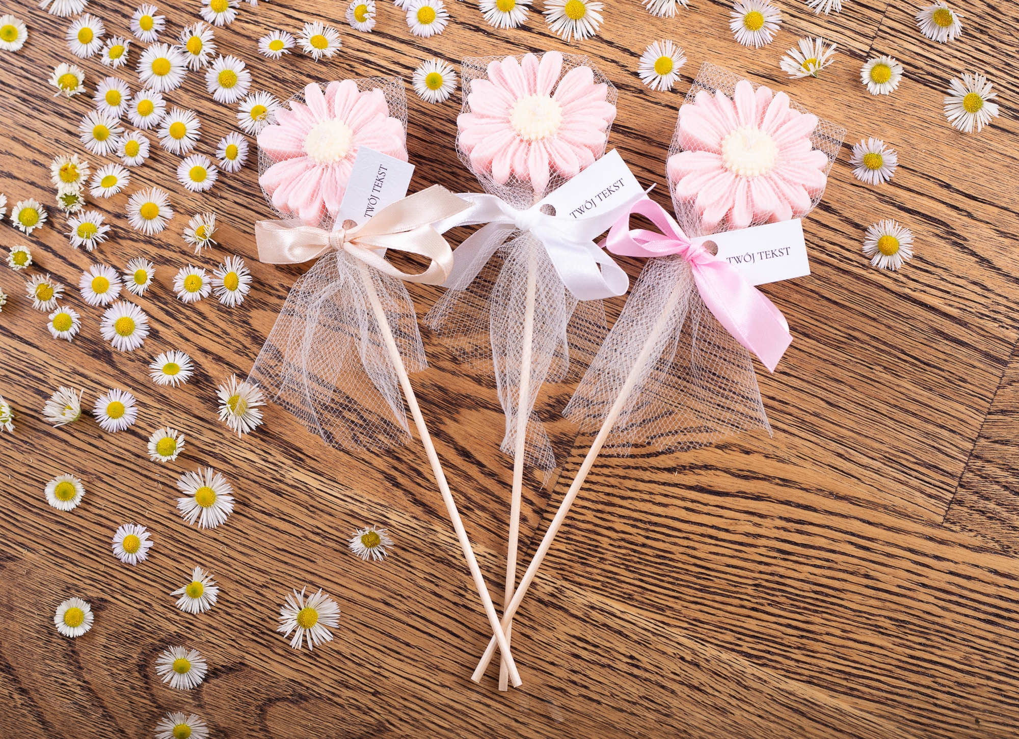 Stokrotki w tiulu różowe zestaw – zestaw stokrotek do świec sojowych jako podziękowania, WS10253